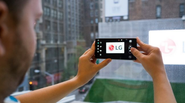 LG V10上手：双前置摄像头是亮点