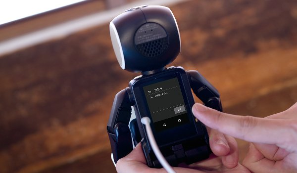 夏普或明年推出RoBoHoN机器人手机
