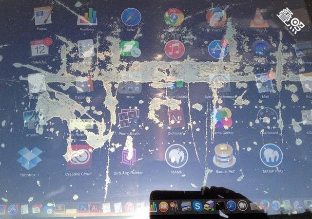 苹果承认Macbook污点门
