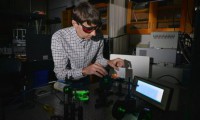 揭秘新型液晶弹性体打造的“橡胶激光器”