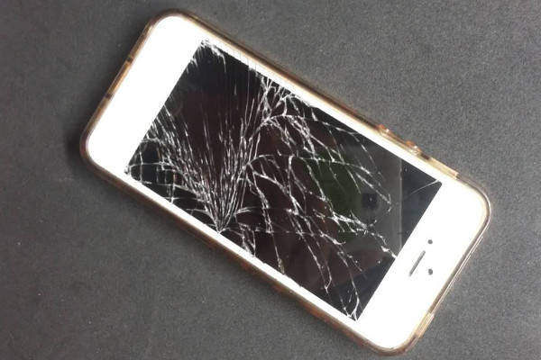手机不再怕摔碎？新型玻璃比不锈钢硬588倍