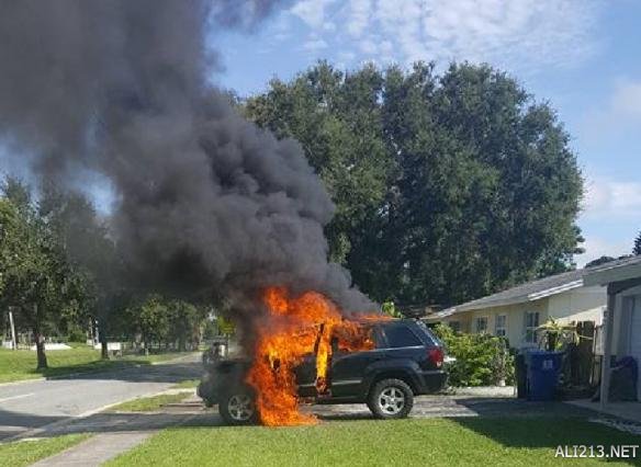 三星Note7酿惨剧 车内充电爆炸 吉普车被烧成渣