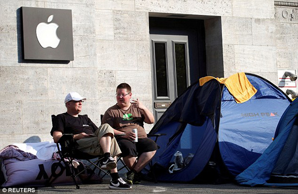 iPhone7卖疯了！德国“果粉”提前5天扎帐篷排队