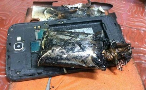 三星又现爆炸:这次是三星Note 2起火事件发生在印度飞机上