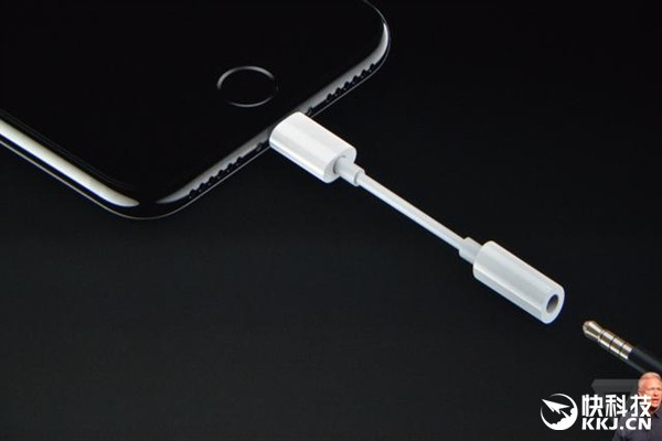 iPhone 8要用USB-C？苹果用新接口给出答案