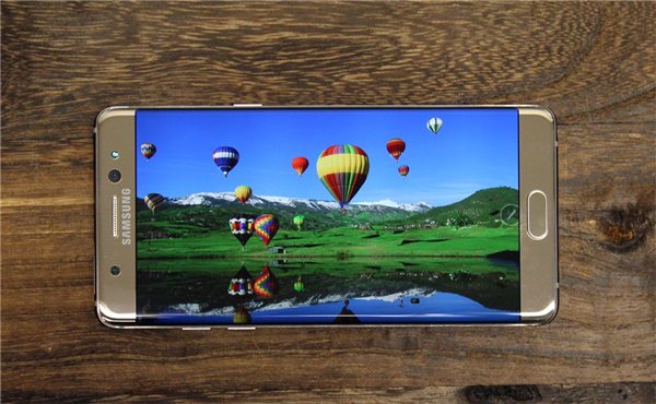 2017年智能手机屏幕发展大势：OLED、HDR、柔性LCD