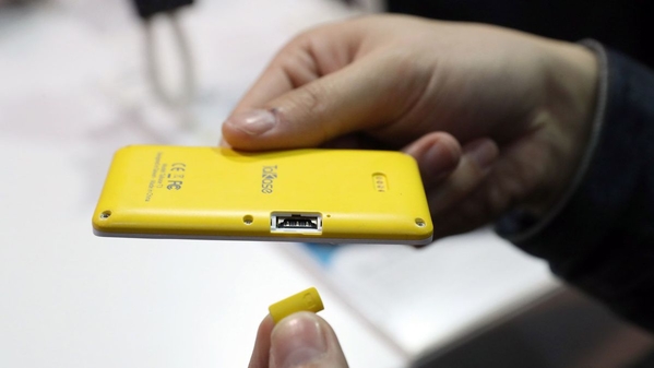 可塞进钱包 台湾厂商Talkase推新款T3卡片手机