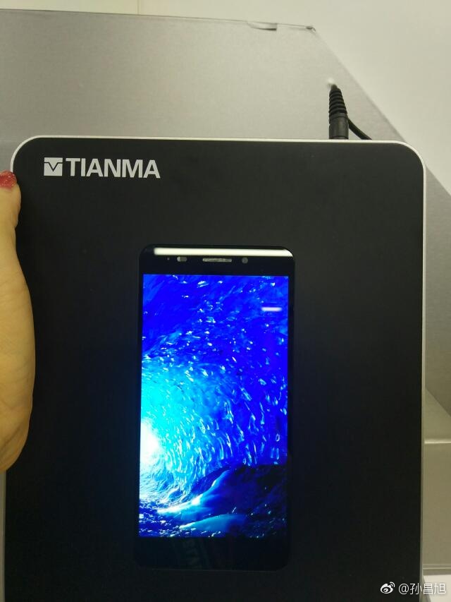 天马MWC展示5.5英寸柔性OLED显示屏