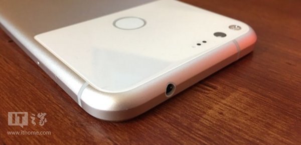 曝谷歌Pixel 2旗舰手机将会取消3.5mm耳机端口
