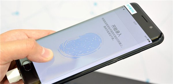 高通演示屏下指纹识别技术，iPhone 8可能是这样解锁的