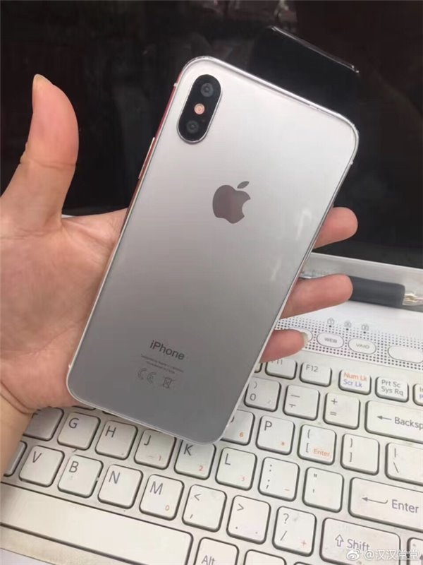 苹果iPhone 8银色样机首曝：背面玻璃材质