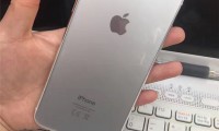 苹果iPhone 8银色样机首曝：背面玻璃材质