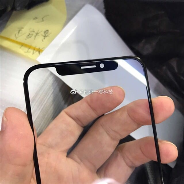 iPhone 8屏幕玻璃曝光：亮屏美如画
