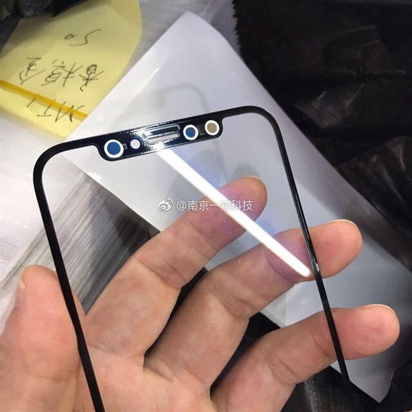 iPhone 8屏幕玻璃曝光：亮屏美如画