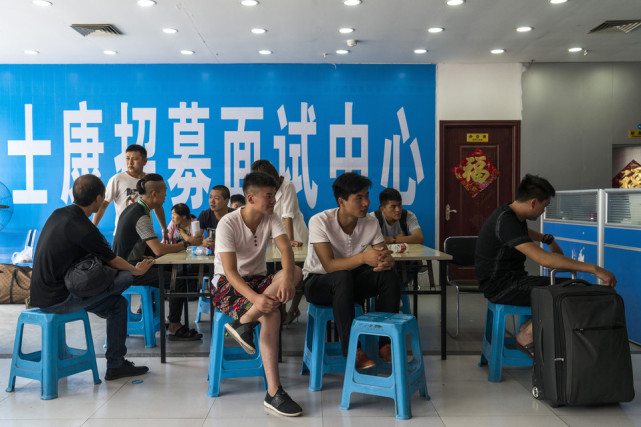 揭秘郑州苹果城:全球一半iPhone产自这