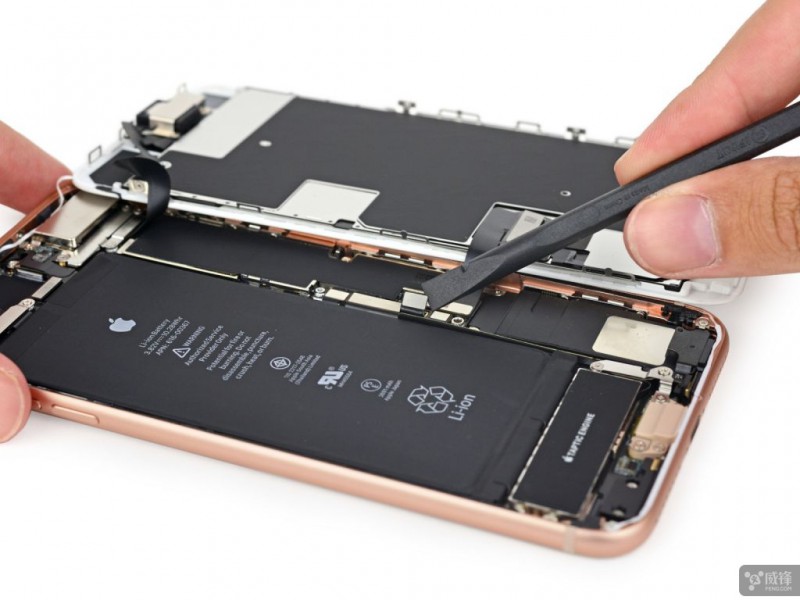 iPhone 8 Plus零部件拆解图