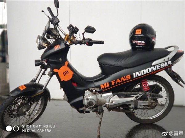 印尼米粉骑8个小时摩托跑640公里：只为见雷军