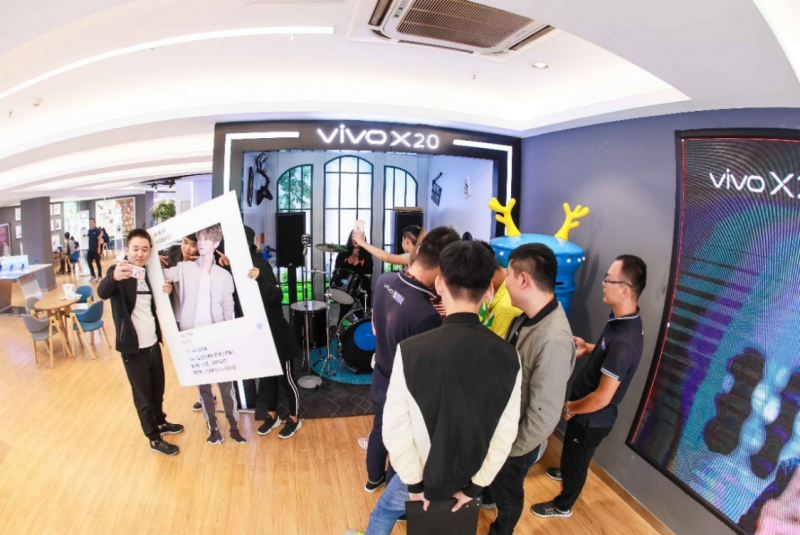 vivo X20全面屏手机首销火爆