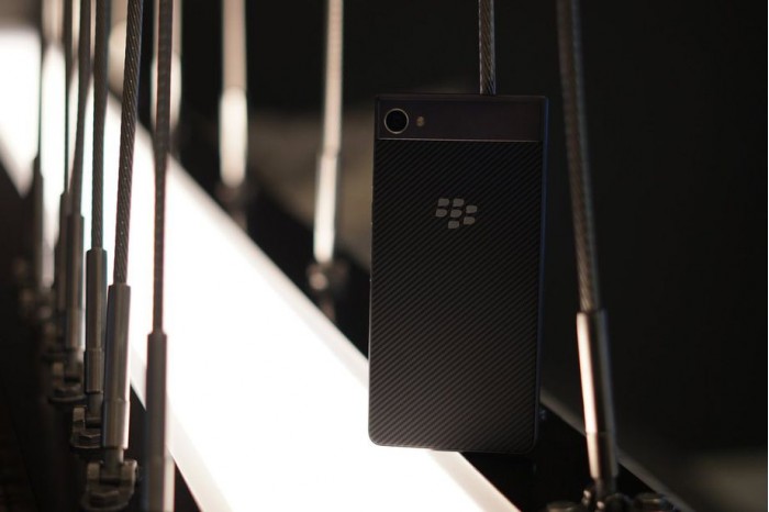 黑莓与TCL正式发布全触屏机型 BlackBerry Motion