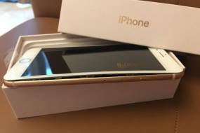 iPhone 8十连裂 美国再现两例面板开裂