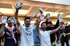 英媒：iPhone X助苹果三季度重夺最赚钱公司桂冠
