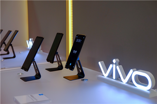 vivo在CES展出屏幕指纹手机 确认量产 很快能买到