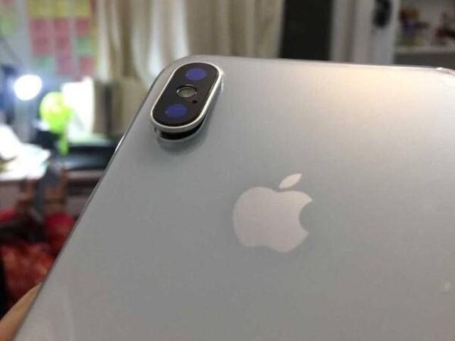 iPhone X摄像头盖翘起 接近万元质量堪忧