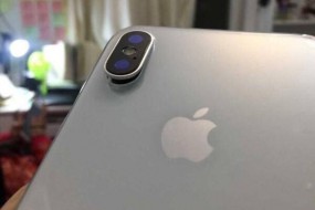 iPhone X摄像头盖翘起 接近万元质量堪忧