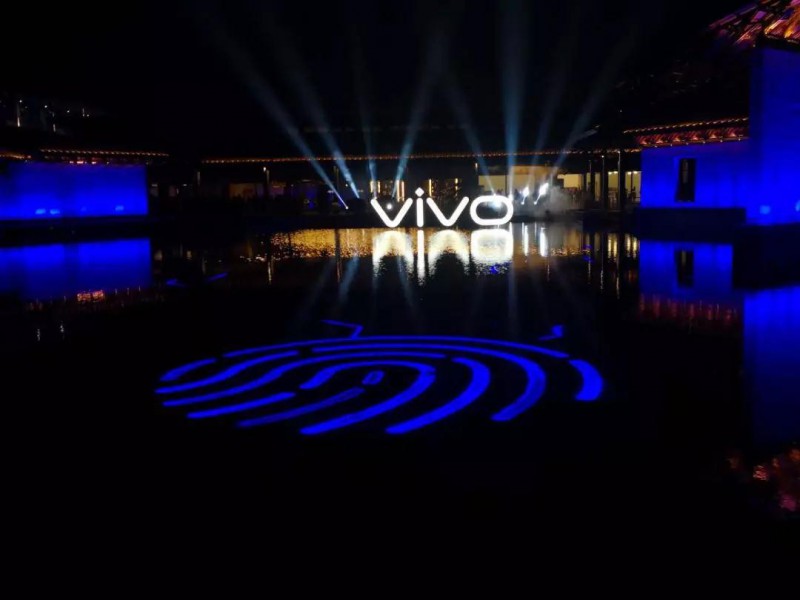 vivo X21：奔跑中的青年，从敢为天下后到引领市场潮流