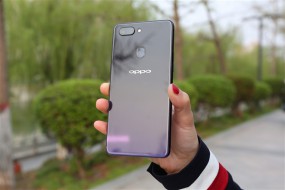 OPPO R15首发上市：天猫/京东/苏宁三大平台销量登顶