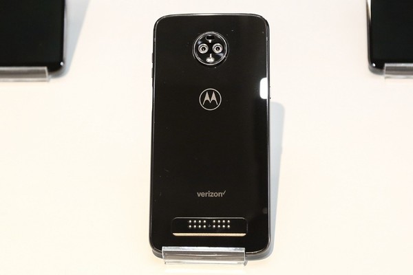 外媒关注摩托罗拉第一支5G手机：众厂相争"吹牛的权利"