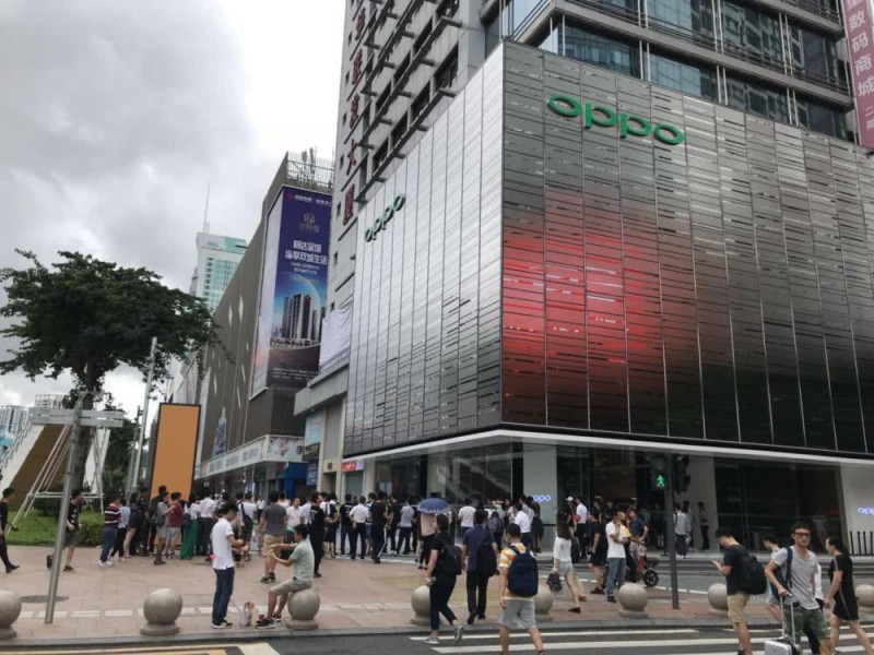 OPPO深圳首开超级旗舰店，认定线下店减少是趋势