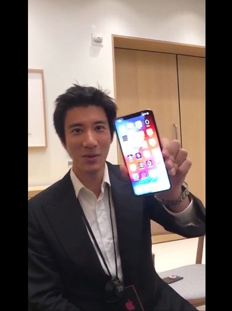 王力宏抢先上手iPhone Xs Max:直呼“超大超漂亮”