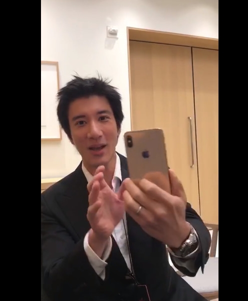 王力宏抢先上手iPhone Xs Max:直呼“超大超漂亮”