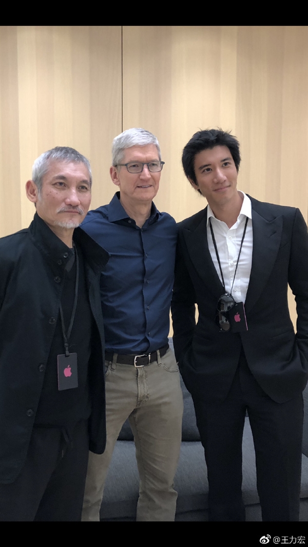 王力宏抢先上手iPhone Xs Max:直呼“超大超漂亮”