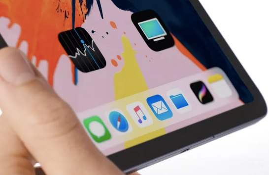 苹果公司今天发布的新款iPad Pro没有耳机插孔