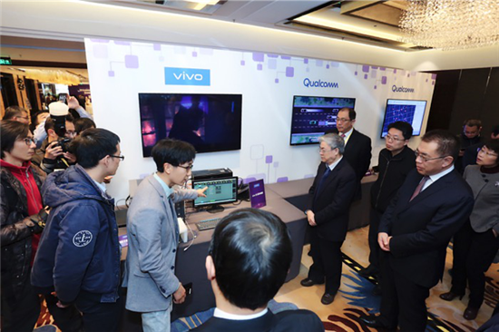 vivo业内首次公开展示5G手机，微信等常用应用已可使用