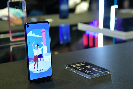 洞见未来 全屏实力 三星Galaxy A8s中国正式发布