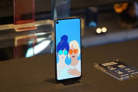 三星Galaxy A8s发布，中国面板厂商技术的首款LCD打孔屏手机