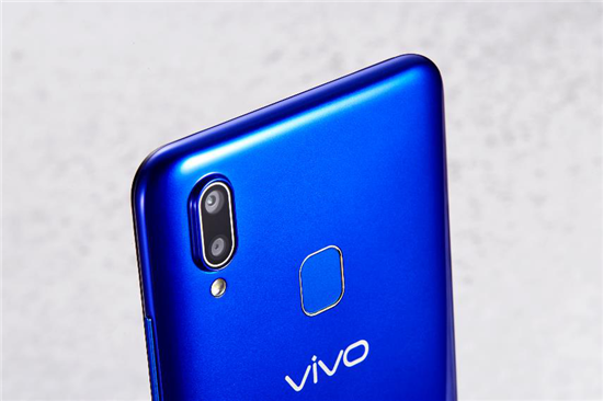 vivo U1真机图赏：灵动水滴屏+科技美学，千元品质典范