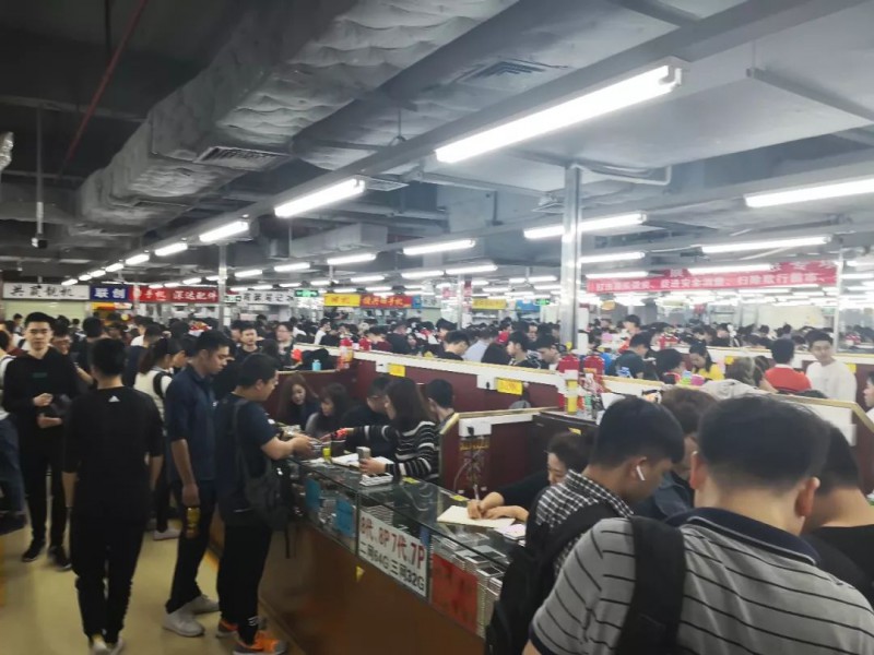 深圳华强北关铺潮调查：有人年入百万，有人9个档口关至2个