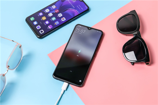 让美更深邃!闪充强续航vivo Y3 4GB+64GB版新配色正式开售