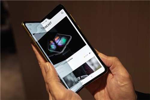 互联网看点：消息称三星Galaxy Fold 2开始量产：搭载UTG技术售价更低